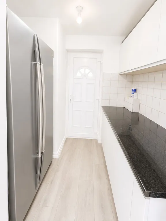 5 Bed end terrace house to rent