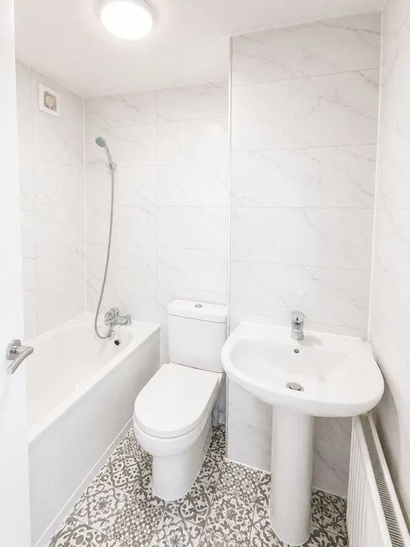5 Bed end terrace house to rent